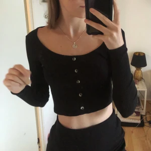 Topp (gina) - Mysig croptop från gina i storlek S
