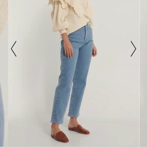 Nakd jeans storlek 32 - Använda få tal gånger. Köpte dem bara för två veckor sedan. Skit snygga men dem passar inte bra på mig. Kontakta mig vid intresse.
