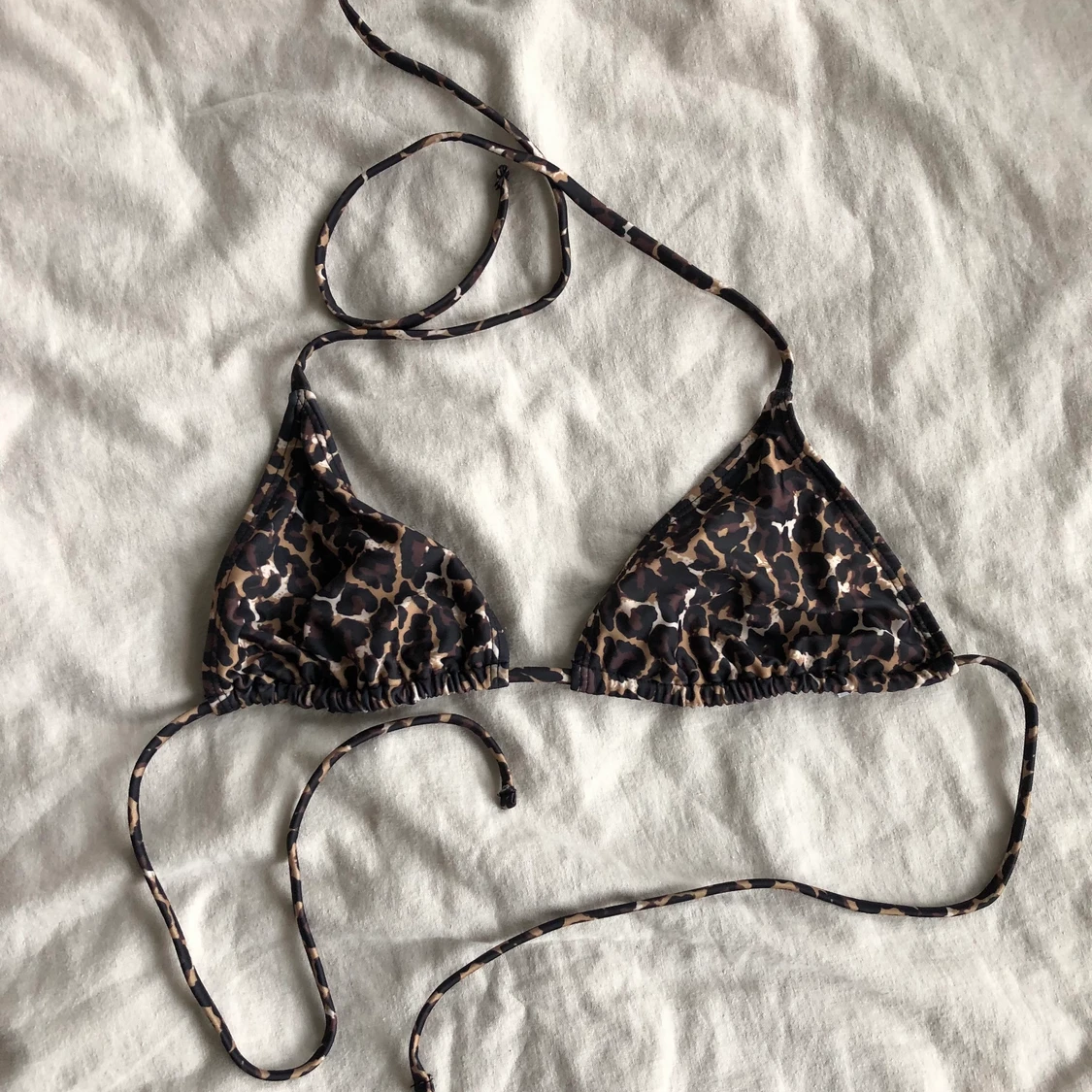 Leopardmönstrad bikiniöverdel