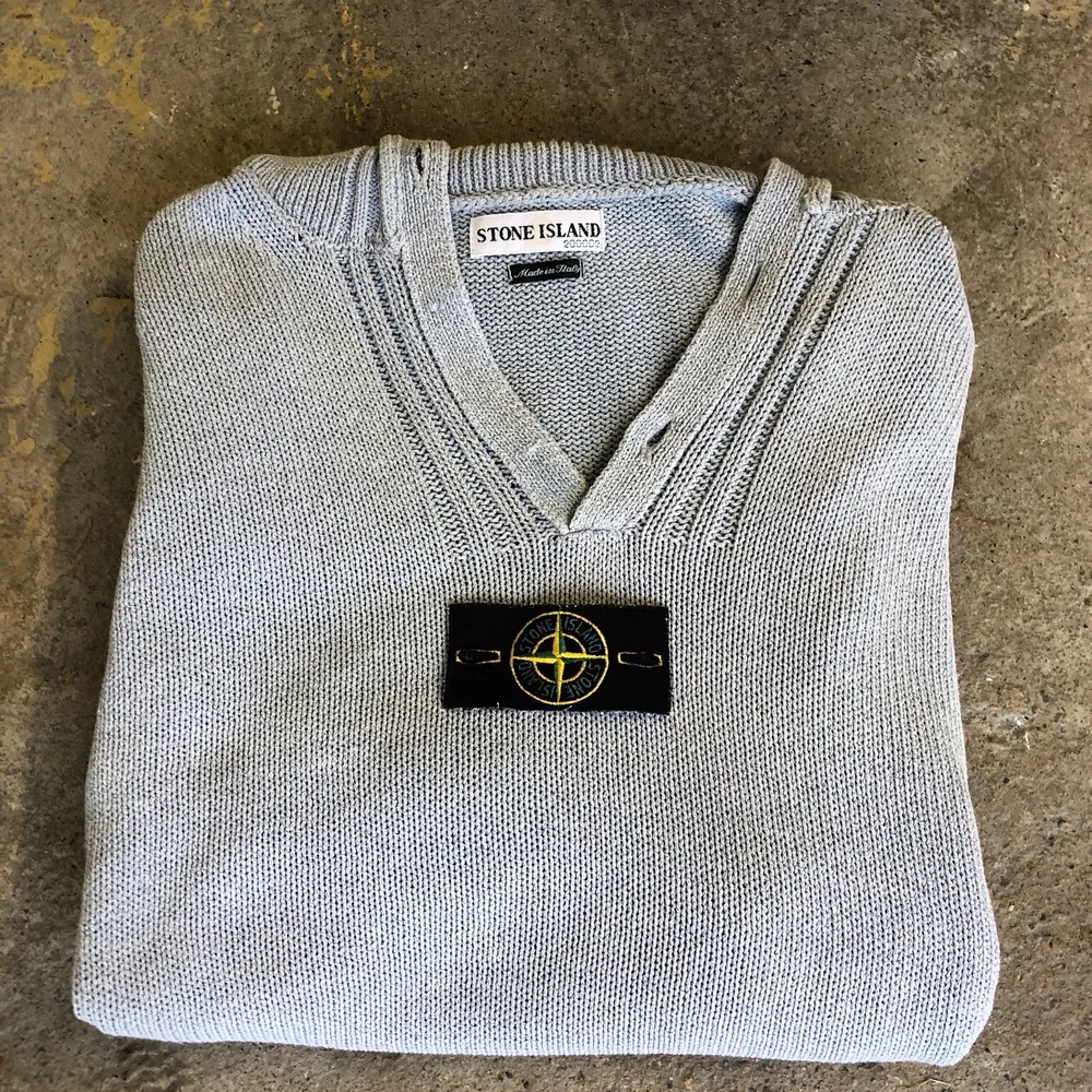 Vintage Stone Island 1/4 button sweater från SS01 (19 år gammal) strl: XL. Condition 7/10 (saknar 2 knappar men 1 extra följer med). Tröjor & Koftor.