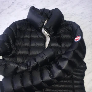 Jacka colmar - Säljer min skit fina Colmar jacka i nästan nytt skick. Perfket till hösten och vintern! Buda från 750