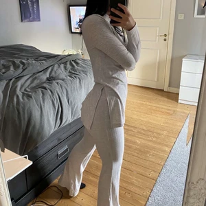 Mjukissett - Säljer detta fina mjukissett från Nelly,knappt använt överhuvudtaget så det är nyskick.Köptes för 500kr köp hela setet för 300kr eller en del för 180kr