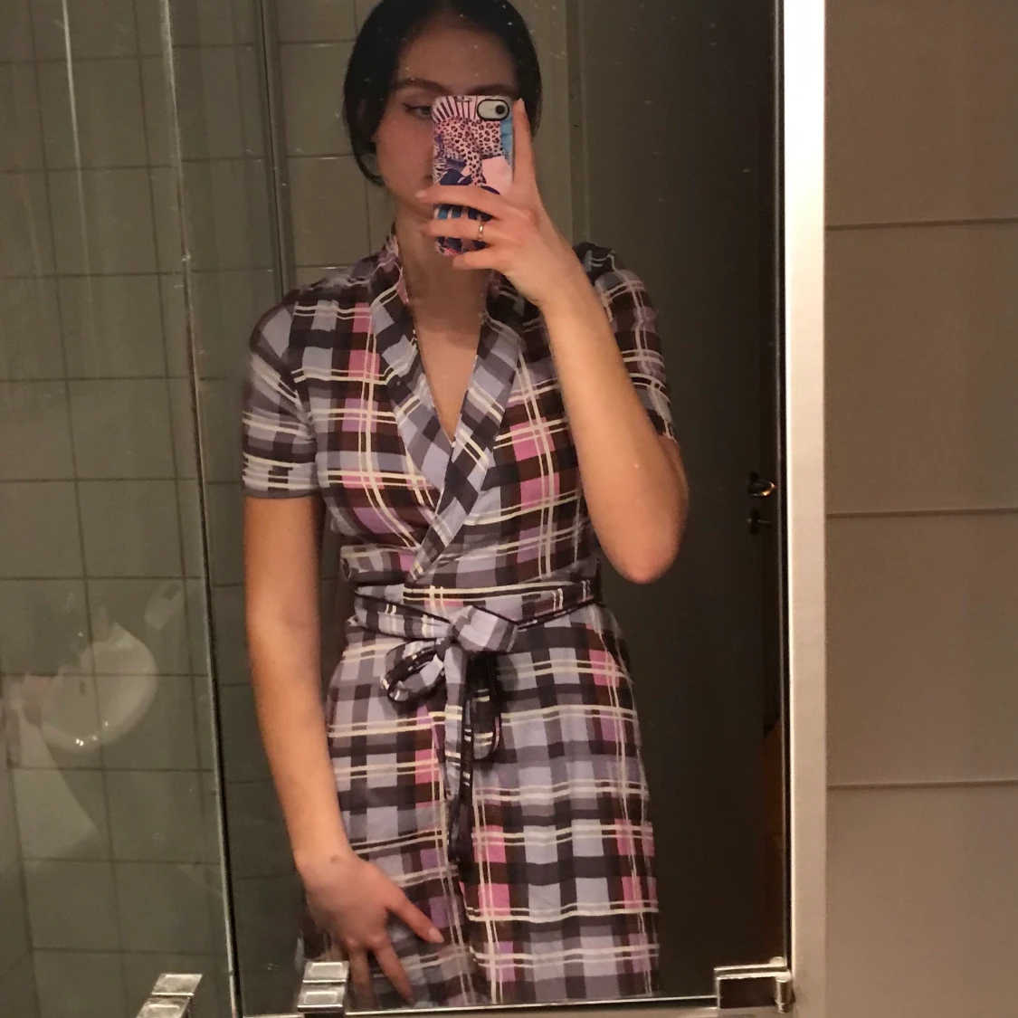 Lila rutig klänning