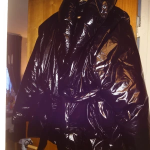 Gina Tricot size Medium - Varm jacka utan knappar eller knäppning. Endast midje knyt skärp.