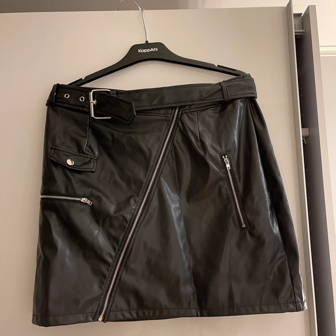 Skinn kjol från Pretty little thing