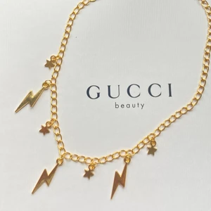 Guldigt Halsband - Snyggt Guldigt halsband med stjärnor och blixtar💫 Pris är inklusive frakt⚡️ (finns också i silver)
