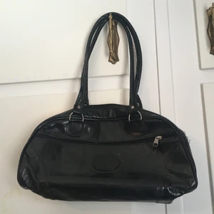 Väska - Köpt på second hand. Fint skick 