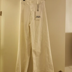 Wide leg Zara strl 34 oanvända lapp kvar - Oanvända. 