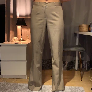 Kostymbyxor beiga - Byxor, 38.