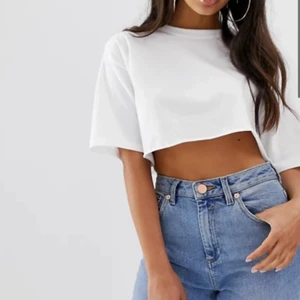Vit croptop - Vit croptop från Zara! Slutsåld! Helt oanvänd. Strl S. Fri frakt 💖