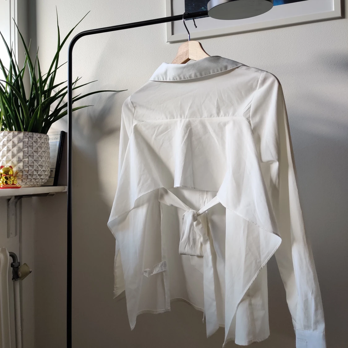 Vit skjorta med cool rygg