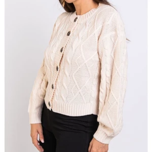 Stickad kofta - Stickad kofta, jätte fin och sällan använd. Kontakta för fler bilder