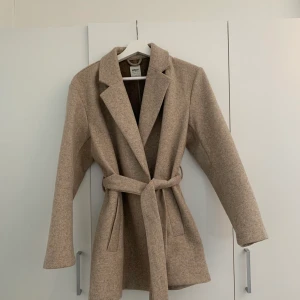 Beige kappa - Superfin beige kappa. Kan mötas upp❤️❤️