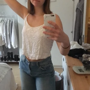 Spetstopp - En vit söt spetstopp. Det är strl L, men den passar som s tycker jag😄