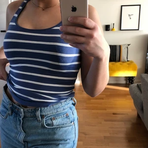 Randigt linne - Randigt linne i ljusblått och vitt från H&M i strl S 🤍 Andra bilden representerar färgen bäst! 