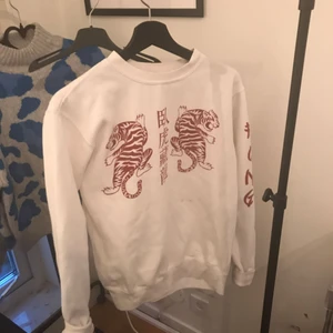  - Fin Sweater fr brandy Melville 