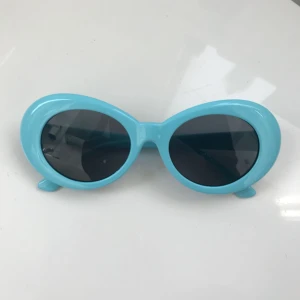  - Kurt Cobain inspirerade glasögon. Sprillans nya och så snygga till sommaren! Jag står för frakten! 😭😍 har två par kvar!!