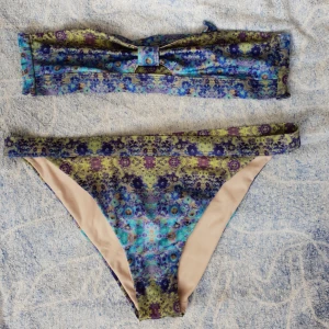  - Superfin bikini som aldrig kommit till användning. Storlek L på trosorna och S på överdelen.