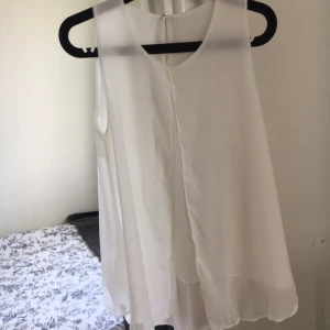  - Söt ganska transparent topp, aldrig använd! 