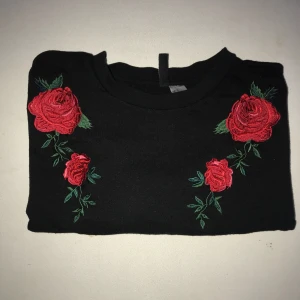  - Crop t-shirt från H&M  Passar bra S-M