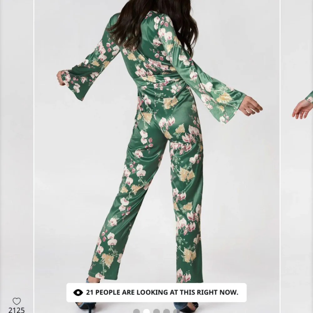 Helt ny jumpsuit fr  hannalichous X Nakd med taggarna kvar. Säljer då den är för liten för mig. Nypris 600kr. Övrigt.