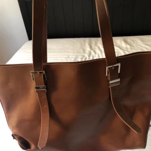  -  Väska från Zara Säljer pga av garderobsrensning