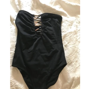  - Oanvänd baddräkt från H&M. Finns i annan färg också!