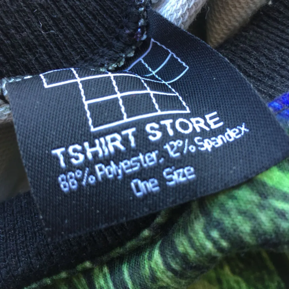 Tröja från t-shirt store, one size. Finns matchade tights till salu också✨ köparen står för frakt.. Hoodies.