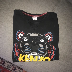  - Kenzo sweater. Storlek M slim fit. Unisex. Använd 2 gånger