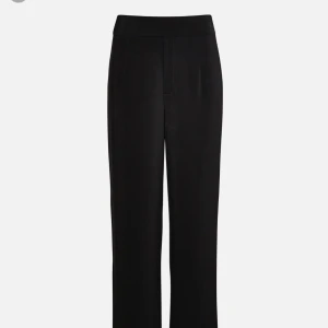  - Säljer svarta kosytmbyxor från Bikbok som aldrig kommer till användning, modellen adriana 