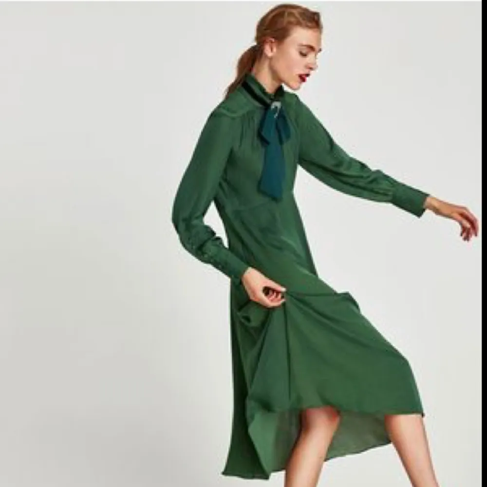 Zara woman green dress. Simple and elegant. . Klänningar.
