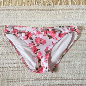  - Fina bikinitrosor från Gina, aldrig använda då de tyvärr var för små därmed i nyskick!