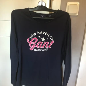  - Fin Gant tröja som inte länge kommer till användning. Storlek 158/164 som passar mig som vanligtvis har XS. Kan mötas upp i Vimmerby eller så skickat jag mot att köpare står för frakt💕