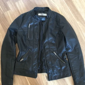  - Skinjacka fint skick