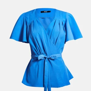  - Blå blus från bikbok köpt för cirka 1 månad sen. Aldrig använd. 