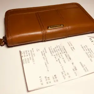 Brun Burberry plånbok. Har Burberry plånbok är fint skick Kvittot finns.   Mått: 20x11x3 cm