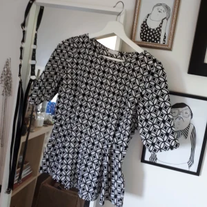  - Mönstrad topp nästintill oanvänd från MQ 