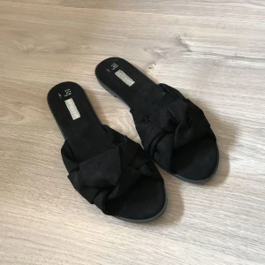  - Svarta söta skor, aldrig använda!