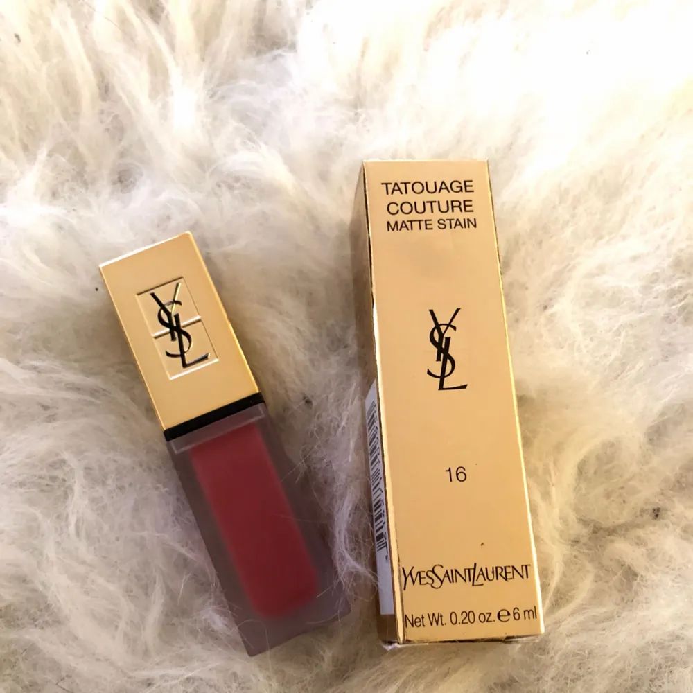 YSL's new liquid matte lip stain: Tatouage Couture. A revolutionary formula for ultra-matte, high impact color with a lightweight, naked-lip feel.. Övrigt.