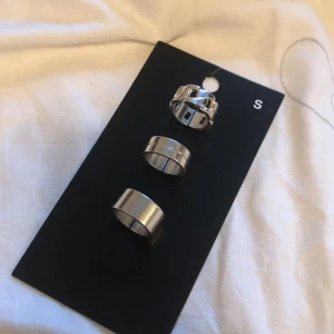 Ringar - tre pack silver ringar i herr S (frakt ingår)