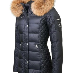 Rockandblue jacka - Säljer nu min rock and blue jackan stl 36! Köpt 2018 och har bara använts under en vinter. Jackan är i väldigt bra skick och finns inga skavanker. Pälsen är inte äkta 