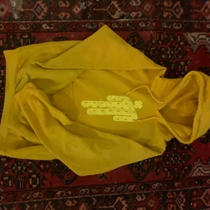 BILLIE EILISH HOODIE (blohsh) - Väldigt skön cool hoodie köpt från Billie eilish (blohsh) pop up store i Stockholm. Bra skick på hoodien!