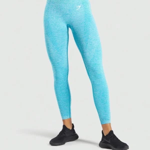Gymshark Vital Seamless Set - Säljer det här sjukt fina setet från Gymshark. Både topp o tights i storlek S. Väldigt bra skick! Köparen står för eventuell frakt, kan mötas upp i Katrineholm! Nypris för hela setet (950kr)