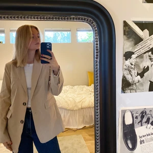 Kavaj!  - Säljer min snygga beigefärgade kavaj från nakd! Den är bara använd ett fåtal gång och kvaliten är som ny❤️🦋