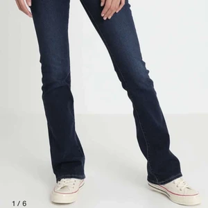 Levis 715 bootcut jeans - Strl 26, använt några gånger men är i väldigt bra skick. Slutsålda på hemsidan!! 
