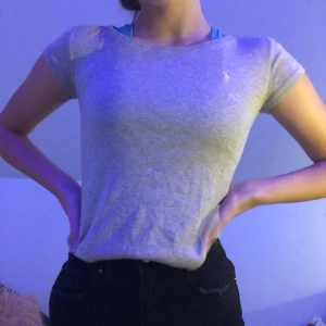 Ralph Lauren tröja  - En snygg Ralph Lauren tröja som har används fåtals gånger. Skriv till mig vid intresse eller frågor:))) köparen står för frakten 