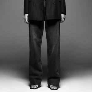 Zara jeans - Säljer mina helt nya zara jeans då de var för små, jag är 170 o dom är långa på mig. Strl 34