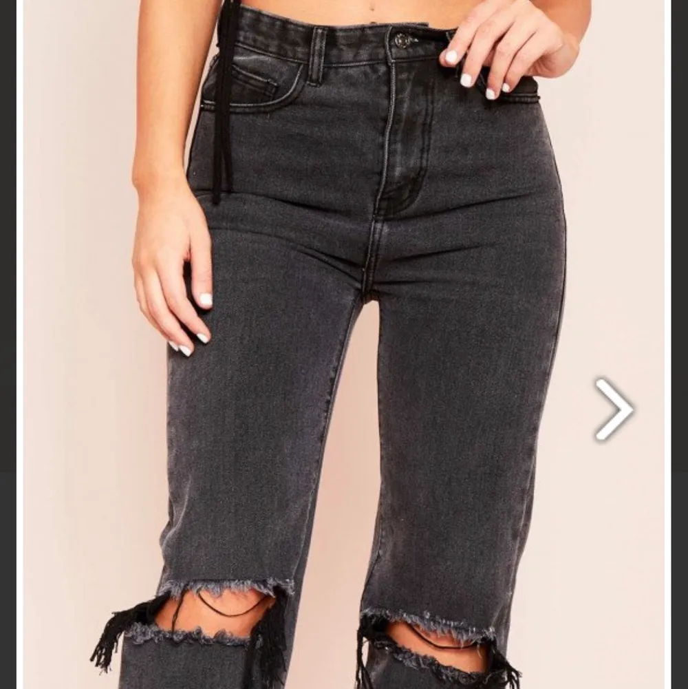 Asssnyggaaa jeans me hål, storlek 36, oanvända😍😍 frakt tillkommer. Jeans & Byxor.