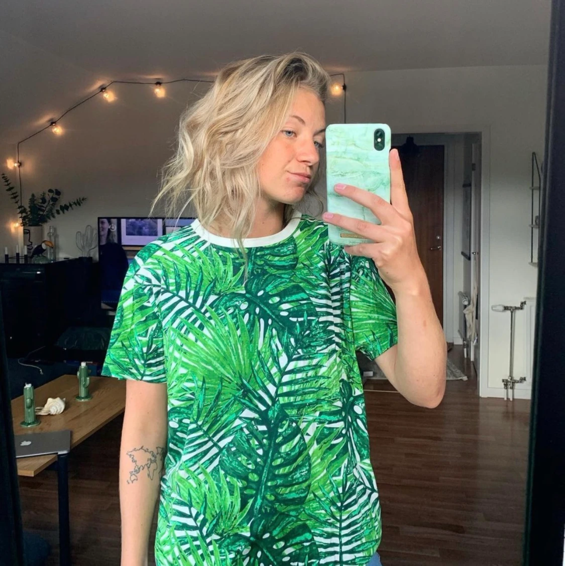 T-shirt med bladmönster