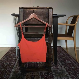  - Orange linne m ”randigt” tyg, lappen är inte kvar men gissar att det är strl M. det är ändå sommar snaaaaart💐